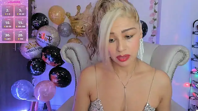 Snapshot of Isabelhot1 chatting on June 24, 2026, 5:56 pm Isabelhot1 online show from June 24, 2026, 5:56 pm