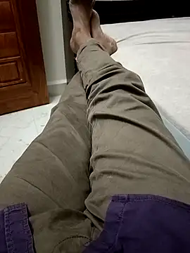 Snapshot of You_are__mine_ chatting on December 21, 2024, 11:01 am You are mine online show from December 21, 2024, 11:01 am