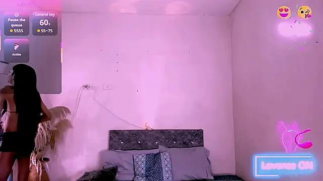 carolinemiller7 online show from March 28, 2026, 5:18 am