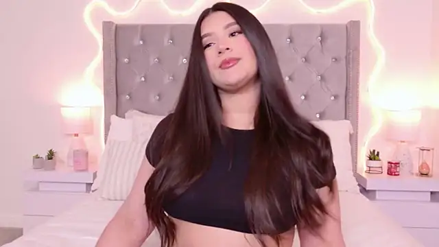 JuliaSUMMERS2022 online show from April 15, 2026, 2:18 am