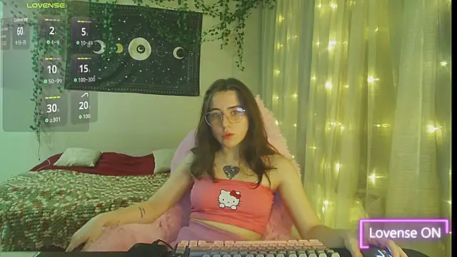 Snapshot of Aurora_workerr chatting on December 18, 2025, 12:00 pm Aurora workerr online show from December 18, 2025, 12:00 pm