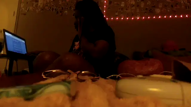 Snapshot of EbonyFetishQueen chatting on September 11, 2025, 1:00 pm EbonyFetishQueen online show from September 11, 2025, 1:00 pm