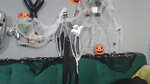 Snapshot of IzabelllNoir chatting on October 29, 2025, 6:37 am IzabelllNoir online show from October 29, 2025, 6:37 am