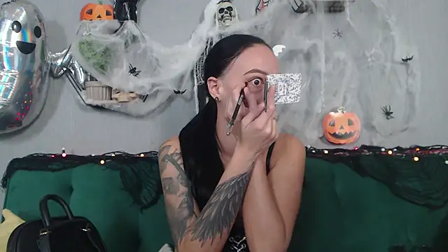 Snapshot of IzabelllNoir chatting on October 30, 2025, 12:06 pm IzabelllNoir online show from October 30, 2025, 12:06 pm