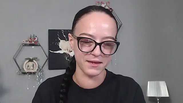 Snapshot of IzabelllNoir chatting on December 16, 2025, 8:52 am IzabelllNoir online show from December 16, 2025, 8:52 am