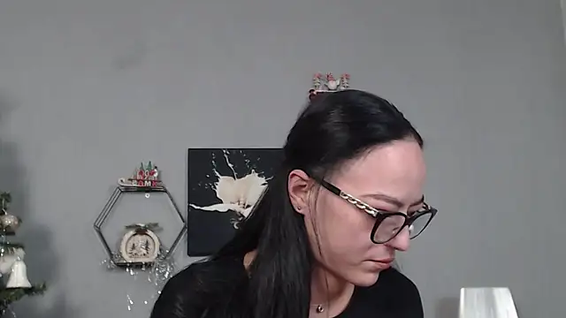 Snapshot of IzabelllNoir chatting on December 18, 2025, 11:05 am IzabelllNoir online show from December 18, 2025, 11:05 am