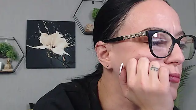 Snapshot of IzabelllNoir chatting on January 10, 2026, 10:39 am IzabelllNoir online show from January 10, 2026, 10:39 am