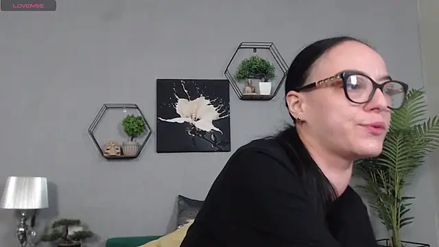 IzabelllNoir online show from March 25, 2026, 8:31 am