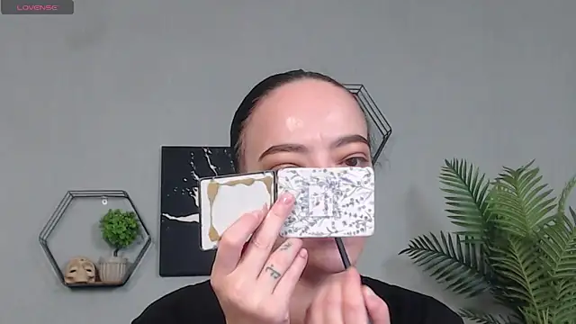 IzabelllNoir online show from April 3, 2026, 6:55 am