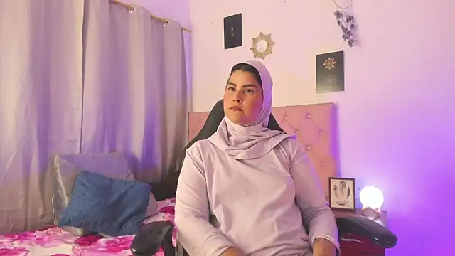Snapshot of AishaAmin_ chatting on June 10, 2026, 12:26 pm AishaAmin online show from June 10, 2026, 12:26 pm