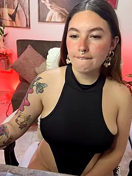 Snapshot of aaaaamy_1 chatting on November 7, 2025, 10:43 pm aaaaamy 1 online show from November 7, 2025, 10:43 pm