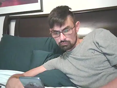 Snapshot of spence204011 chatting on November 23, 2025, 1:27 am spence204011 online show from November 23, 2025, 1:27 am