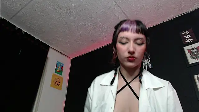 Snapshot of niakat_ chatting on January 17, 2025, 1:03 pm niakat online show from January 17, 2025, 1:03 pm