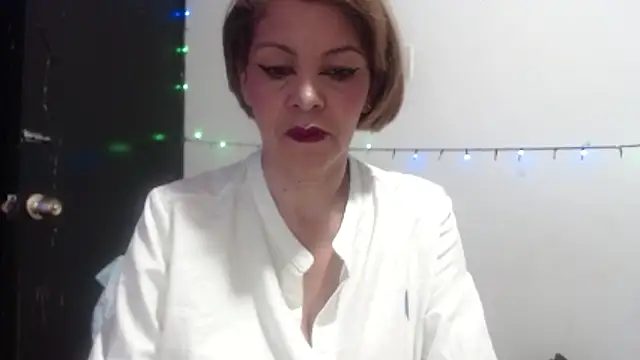 Snapshot of electra-mommy chatting on June 10, 2026, 10:03 am electra-mommy online show from June 10, 2026, 10:03 am