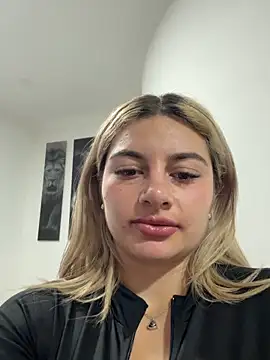 AtheneaRossi online show from February 17, 2026, 12:07 am