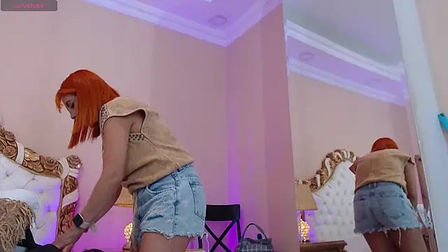 Snapshot of AdelinaVans chatting on October 6, 2025, 11:07 am AdelinaVans online show from October 6, 2025, 11:07 am