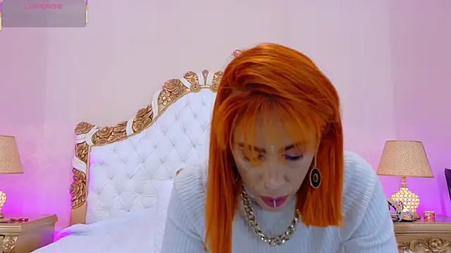 Snapshot of AdelinaVans chatting on October 10, 2025, 11:42 am AdelinaVans online show from October 10, 2025, 11:42 am