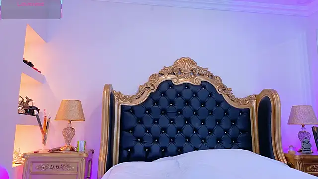 Snapshot of AdelinaVans chatting on October 29, 2025, 11:23 am AdelinaVans online show from October 29, 2025, 11:23 am