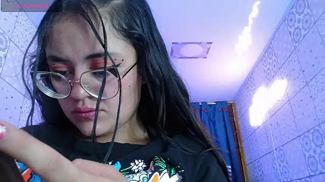 Snapshot of vitoria23_ chatting on March 6, 2025, 1:24 pm vitoria23 online show from March 6, 2025, 1:24 pm