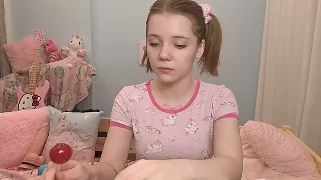 PrincessLittleKiki online show from January 11, 2026, 3:39 pm