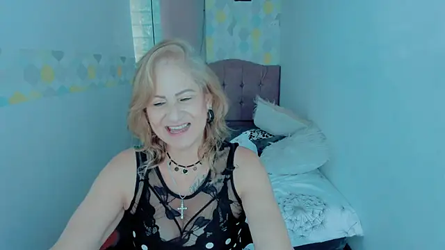 Snapshot of ScarletHoot_ chatting on January 7, 2025, 5:53 pm ScarletHoot online show from January 7, 2025, 5:53 pm