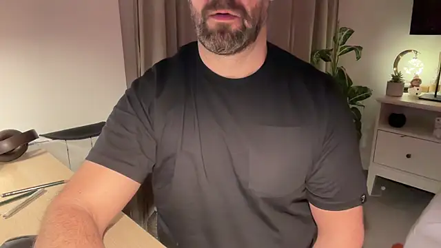 Snapshot of Mr_Beef chatting on December 13, 2024, 11:17 pm Mr Beef online show from December 13, 2024, 11:17 pm