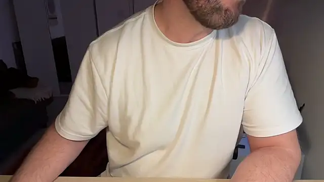 Snapshot of Mr_Beef chatting on February 9, 2025, 8:13 pm Mr Beef online show from February 9, 2025, 8:13 pm