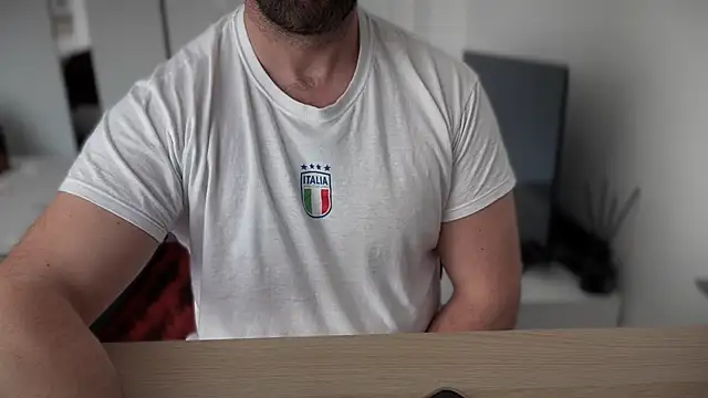 Snapshot of Mr_Beef chatting on February 17, 2025, 1:21 pm Mr Beef online show from February 17, 2025, 1:21 pm