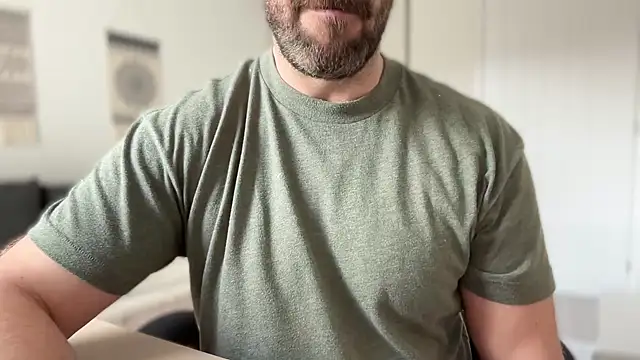 Snapshot of Mr_Beef chatting on March 14, 2025, 12:40 pm Mr Beef online show from March 14, 2025, 12:40 pm