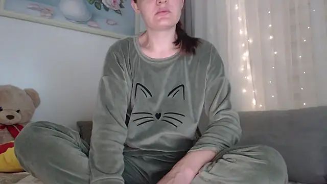  JustmeHere  online show from November 24, 2025, 11:04 pm