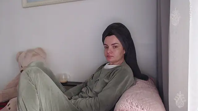  JustmeHere  online show from December 19, 2025, 9:27 am