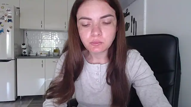 Snapshot of _JustmeHere_ chatting on June 27, 2026, 7:35 am JustmeHere online show from June 27, 2026, 7:35 am