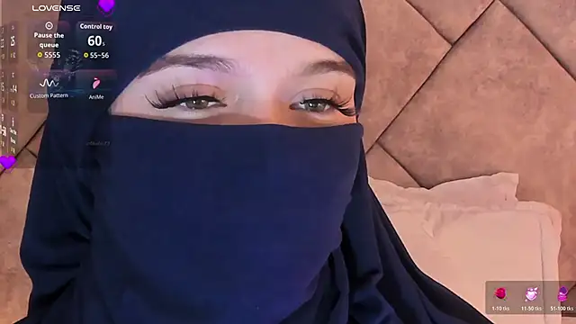 anna-henao online show from November 14, 2025, 7:12 pm