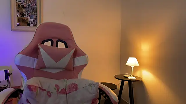 Snapshot of SweetPaige_ chatting on February 7, 2026, 11:41 pm SweetPaige online show from February 7, 2026, 11:41 pm