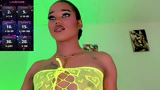 naomy  xx online show from October 22, 2025, 3:07 am