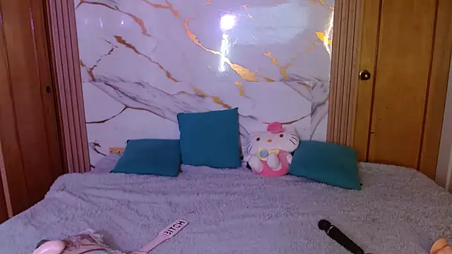 kittycatw online show from May 18, 2026, 3:40 pm