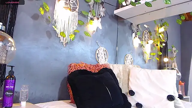 ItsVenuss online show from December 20, 2024, 6:35 pm