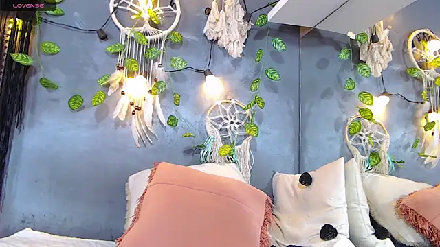 ItsVenuss online show from February 13, 2025, 6:48 pm