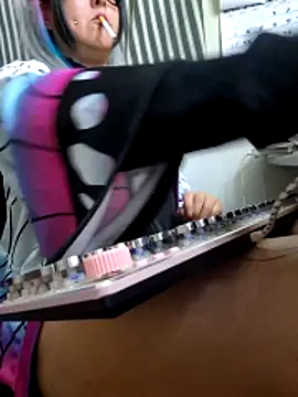 Derry Cooper online show from April 3, 2026, 1:25 am