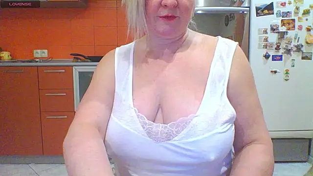 Snapshot of mira_robinsonnn chatting on February 12, 2026, 8:15 pm mira robinsonnn online show from February 12, 2026, 8:15 pm