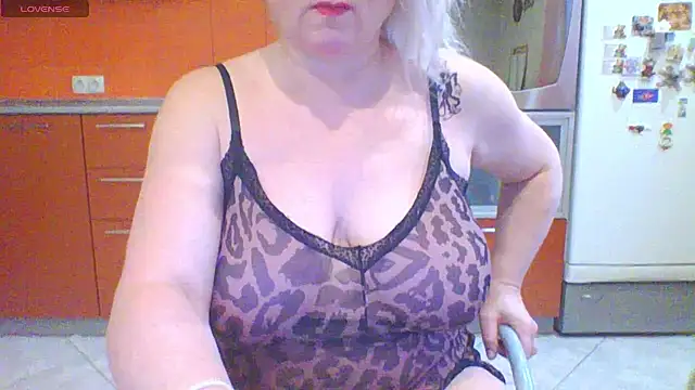 Snapshot of mira_robinsonnn chatting on February 17, 2026, 2:08 am mira robinsonnn online show from February 17, 2026, 2:08 am