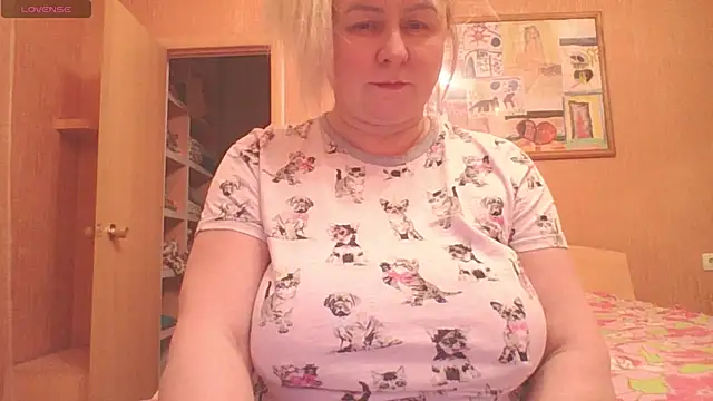 Snapshot of mira_robinsonnn chatting on February 28, 2026, 6:42 pm mira robinsonnn online show from February 28, 2026, 6:42 pm