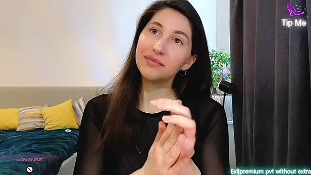 marrycolins online show from April 1, 2026, 3:07 am