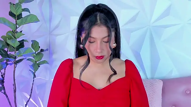 LinnaGardenia online show from February 1, 2025, 2:02 pm