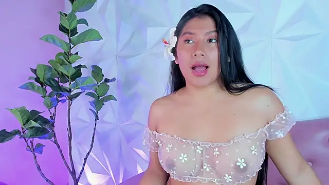 LinnaGardenia online show from February 7, 2025, 1:11 pm