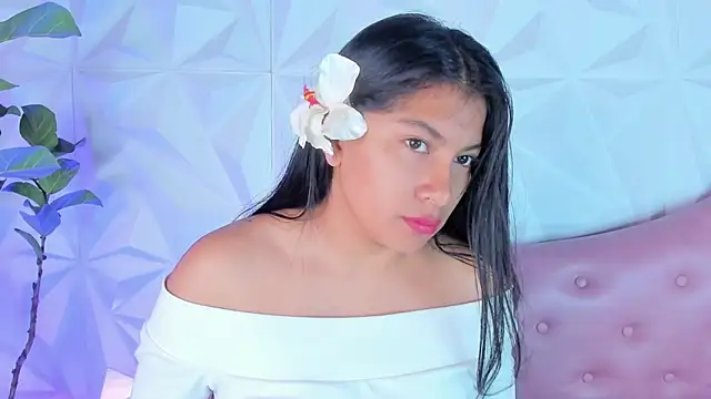 LinnaGardenia online show from February 10, 2025, 1:33 pm