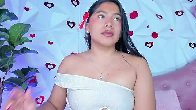 LinnaGardenia online show from March 19, 2025, 2:13 pm