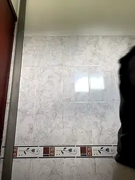 LinnaGardenia online show from October 21, 2025, 6:08 pm