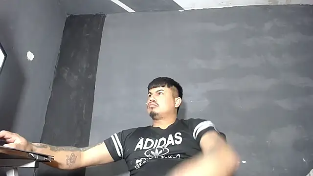 Snapshot of DickMasterfindom chatting on October 2, 2025, 2:07 am DickMasterfindom online show from October 2, 2025, 2:07 am