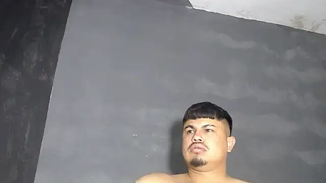 Snapshot of DickMasterfindom chatting on October 5, 2025, 1:15 am DickMasterfindom online show from October 5, 2025, 1:15 am